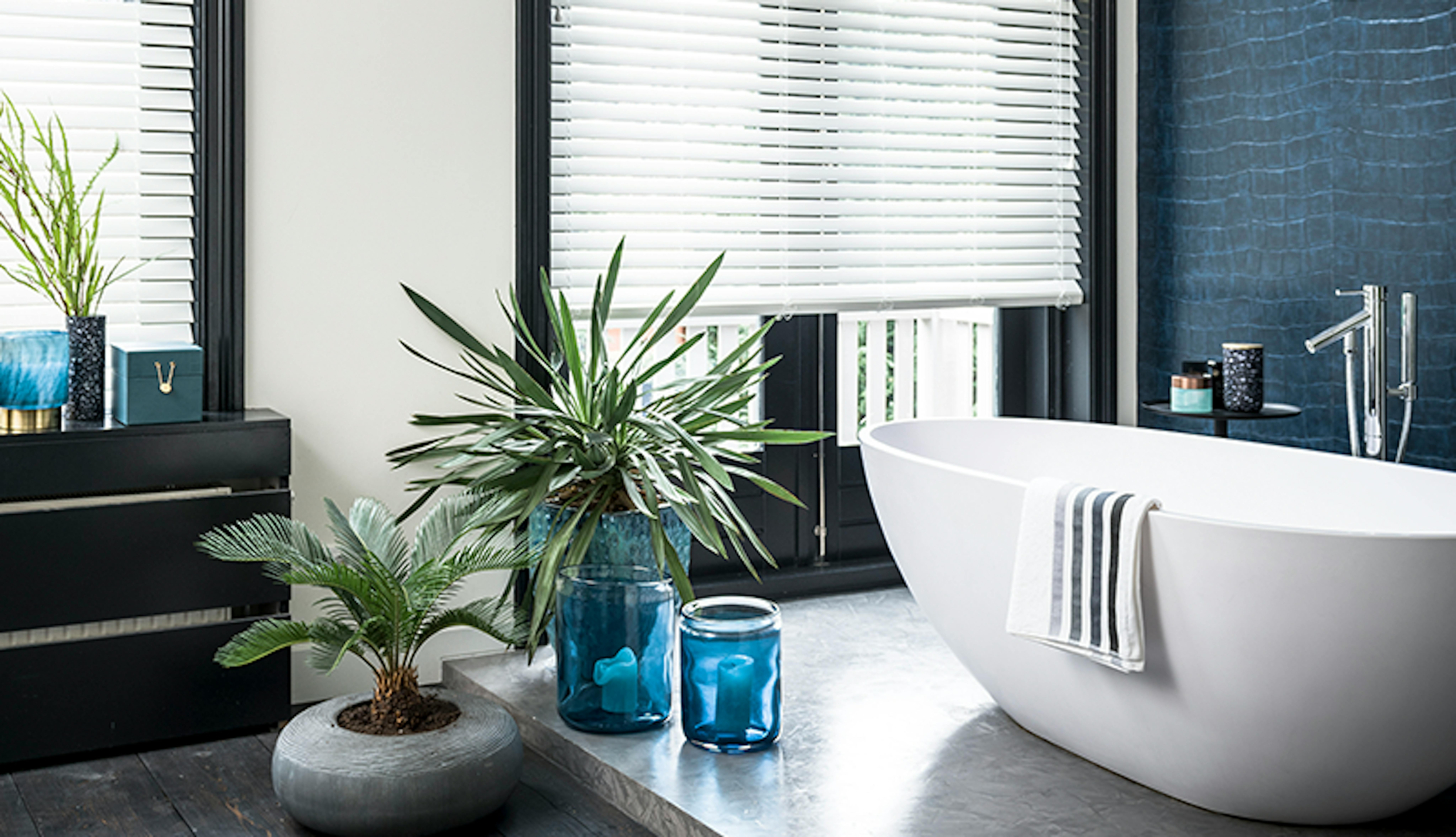 3x Raamdecoratie voor in de badkamer 3x Raamdecoratie voor in de badkamer