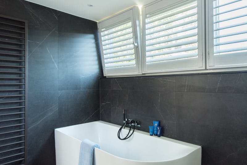 Witte shutters BLEND