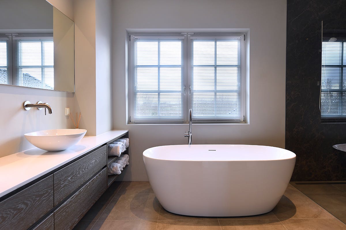 Aluminium jaloezieën badkamer