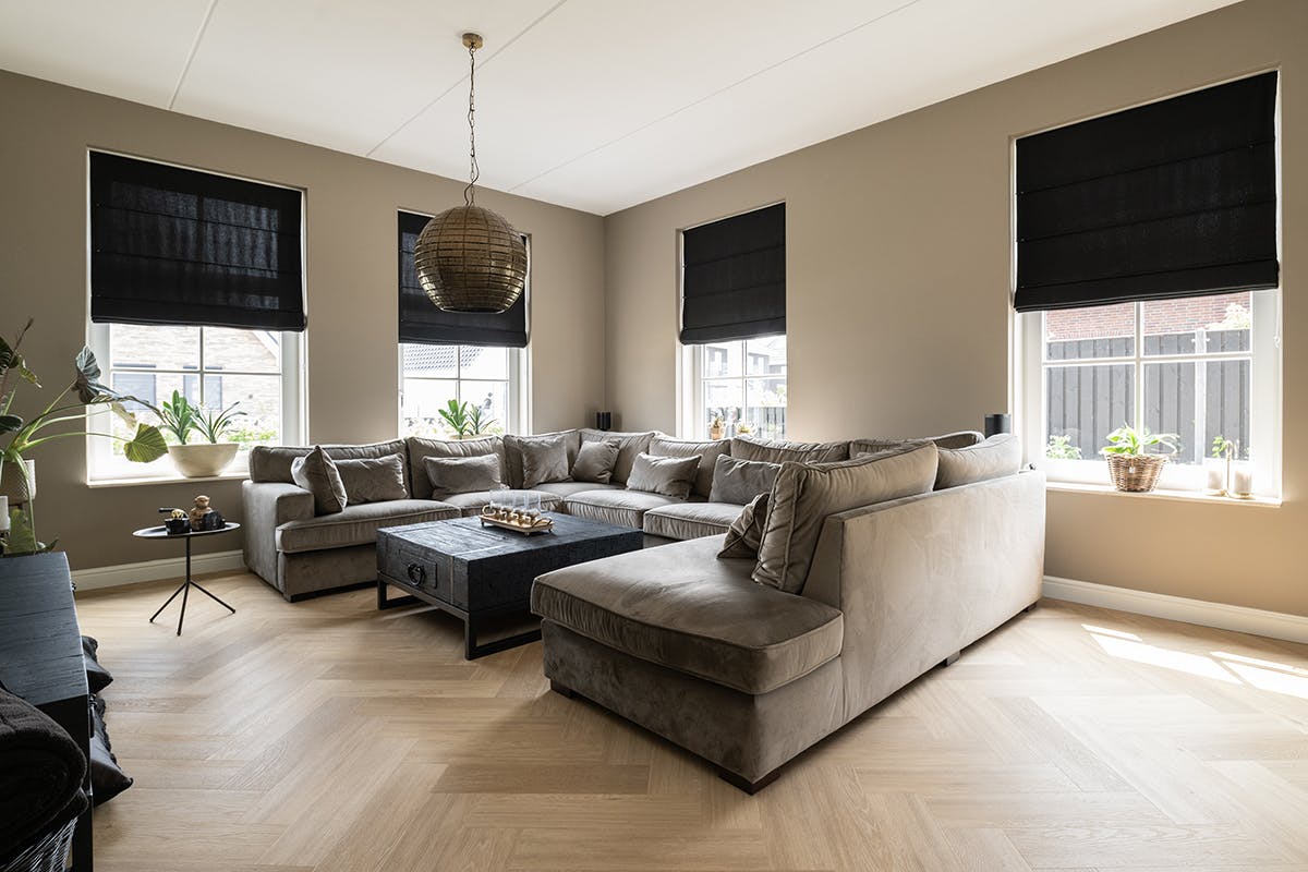 INHUIS Zwarte raamdecoratie woonkamer