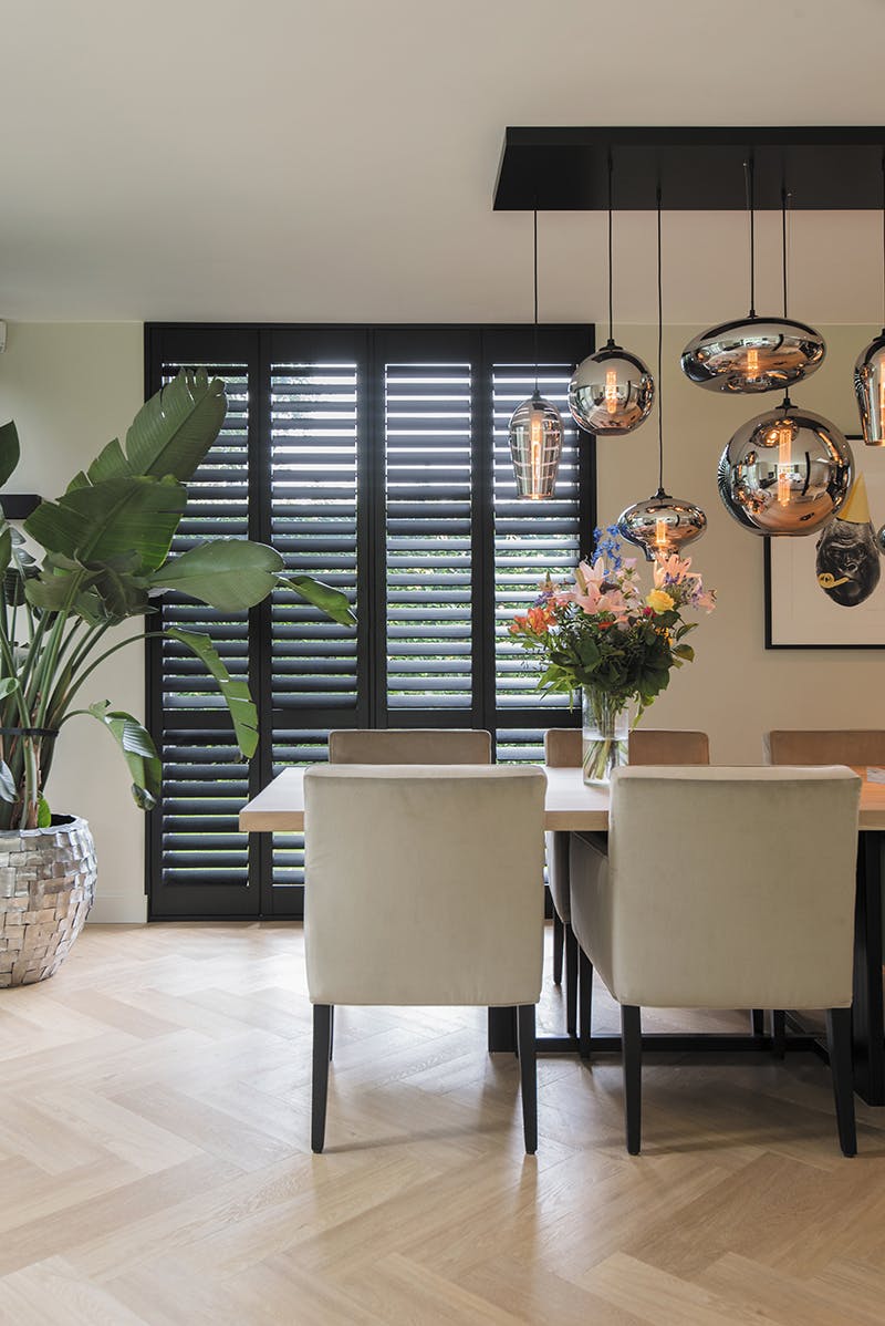 Zwarte shutters - inhuis plaza