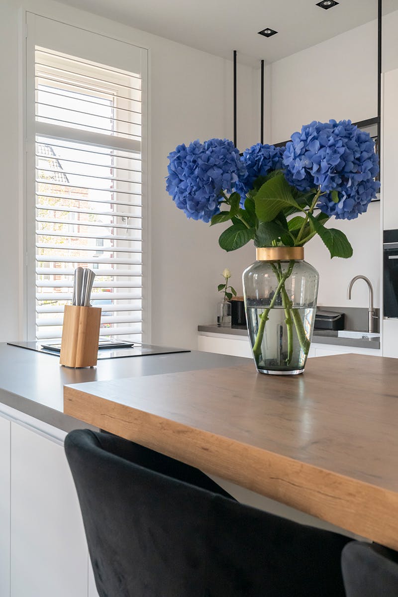 inhuis plaza - witte shutters keuken