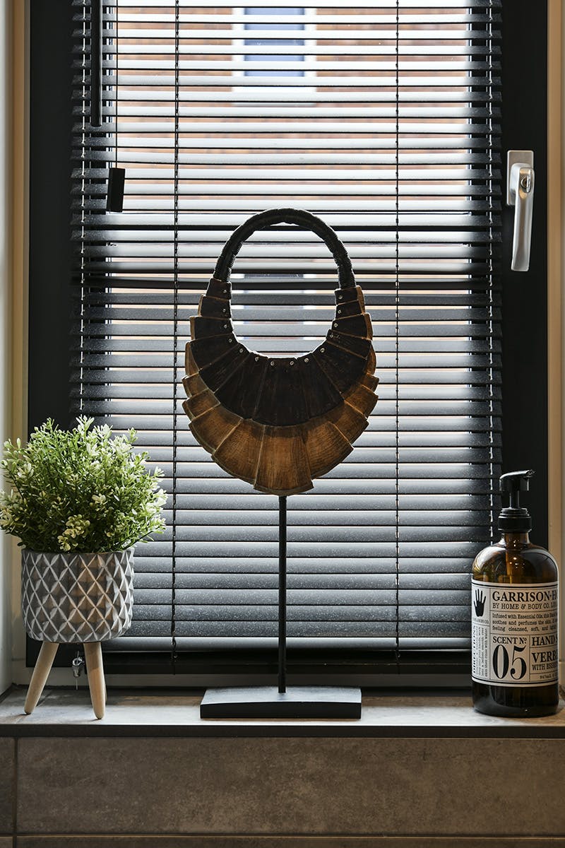 Houten jaloezie 25mm badkamer