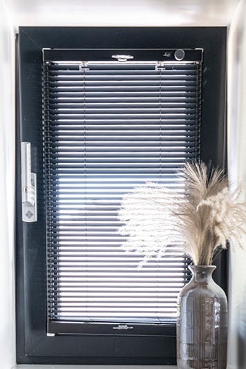 Aluminium jaloezie in frame