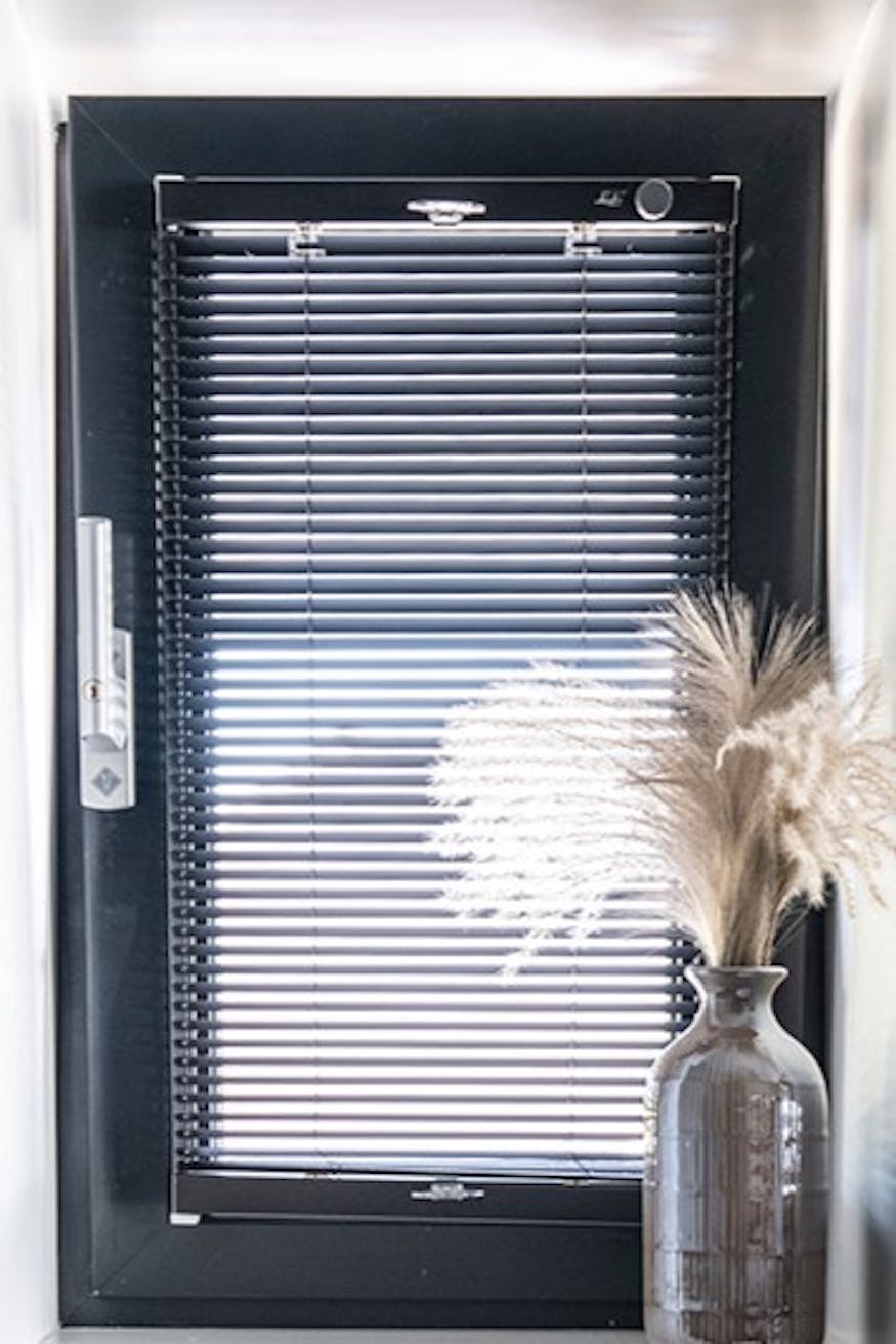 Aluminium jaloezie in frame