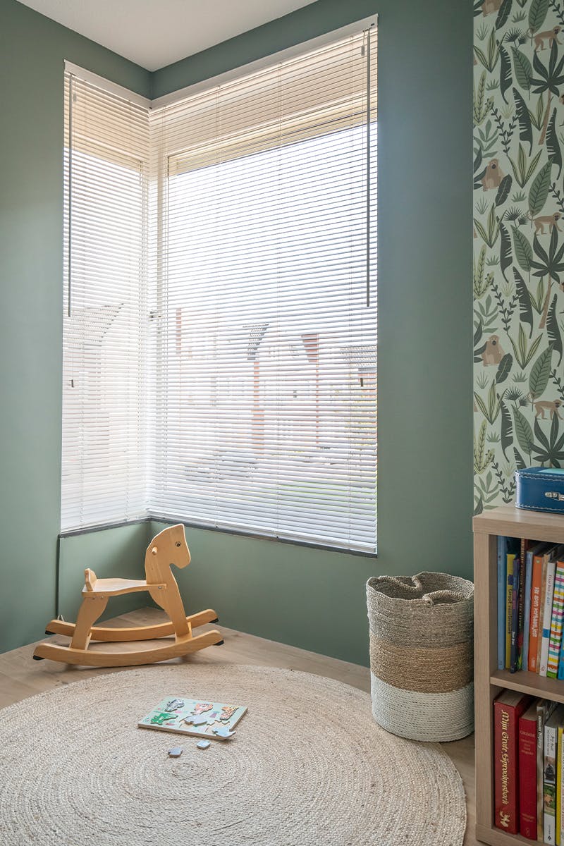 Inhuis plaza - houten jaloezieën kinderkamer