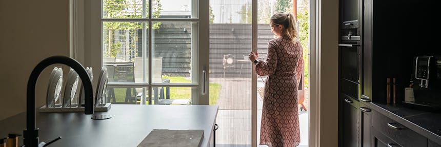 Wat kost een hordeur voor een schuifpui inclusief montage? Prijzen en tips