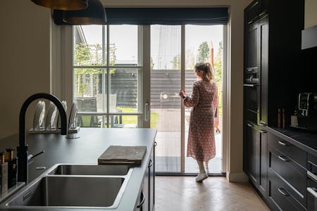 Wat kost een hordeur voor een schuifpui inclusief montage? Prijzen en tips