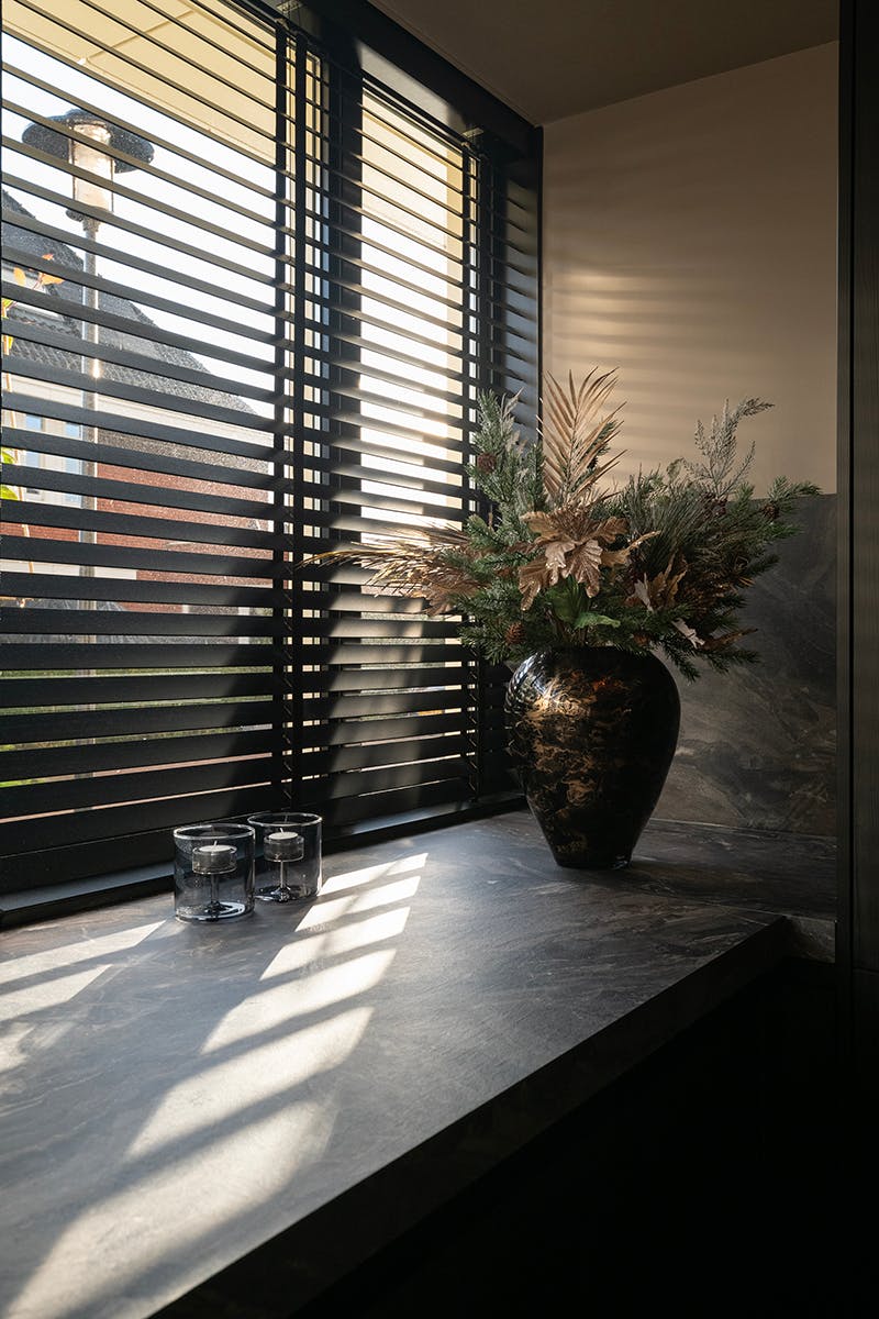 Houten jaloezieën in de keuken - inhuis plaza