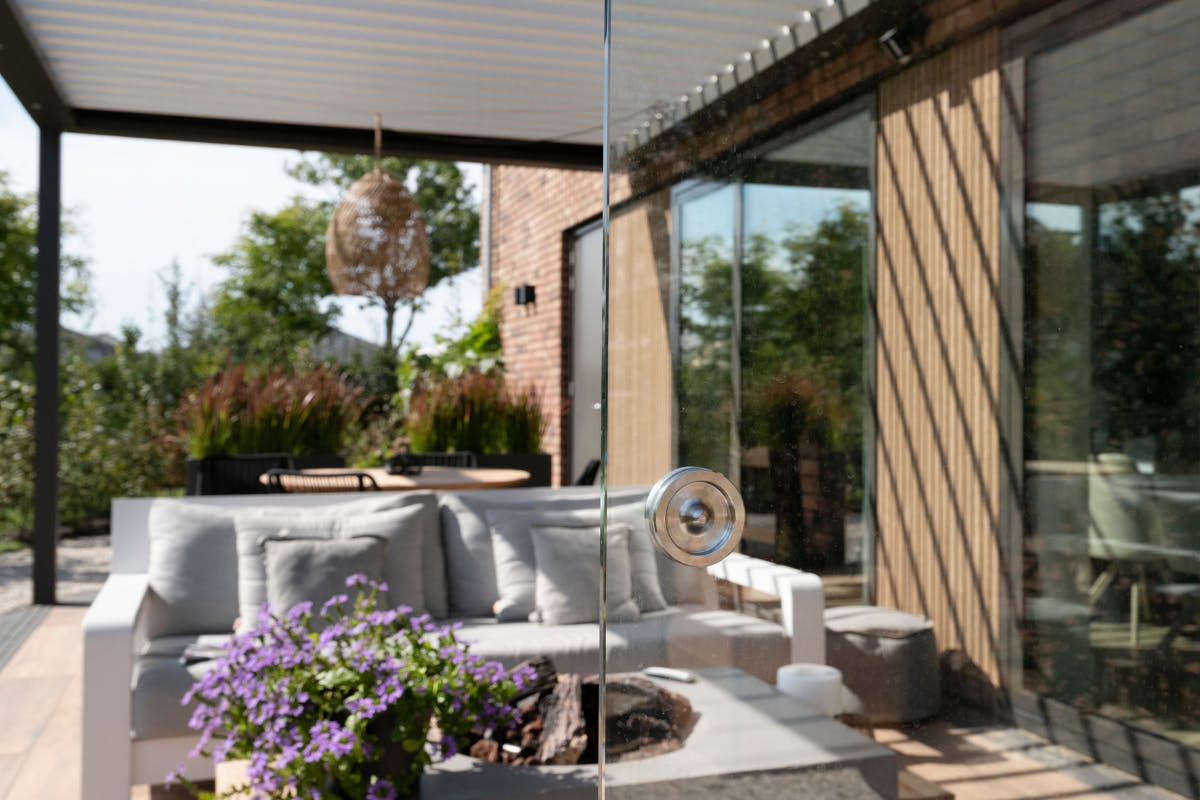 Inhuis plaza - glazen wanden