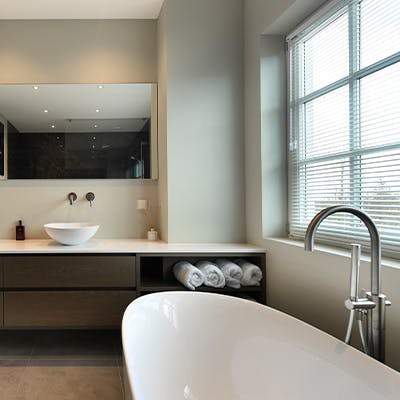 3x raamdecoratie in de badkamer banner