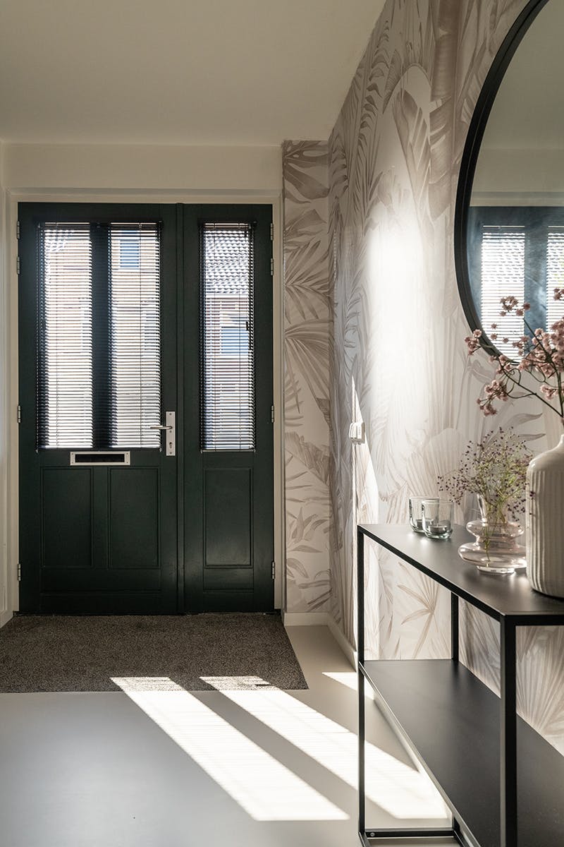 inhuis plaza - jaloezieën op voordeur