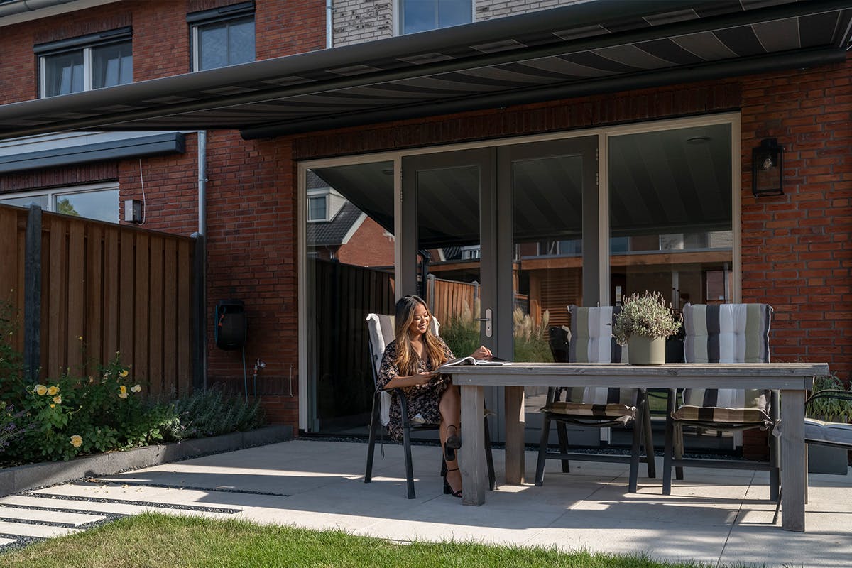 B128 pergola zonwering sfeerbeeld