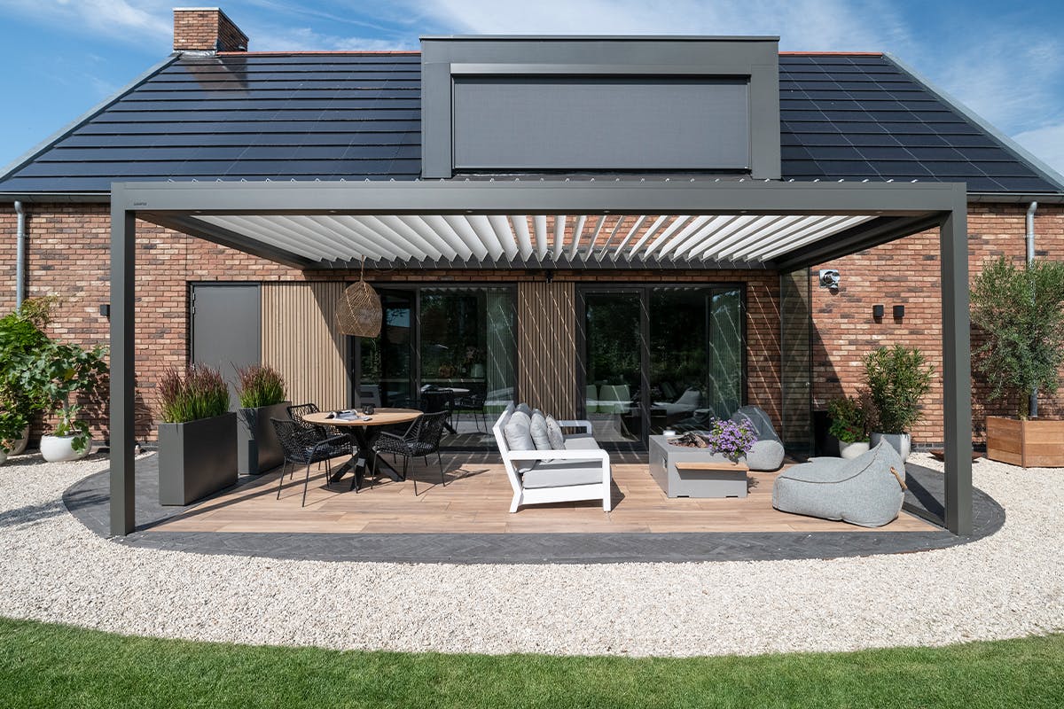 Geniet optimaal van je buitenruimte met een overkapping aan huis