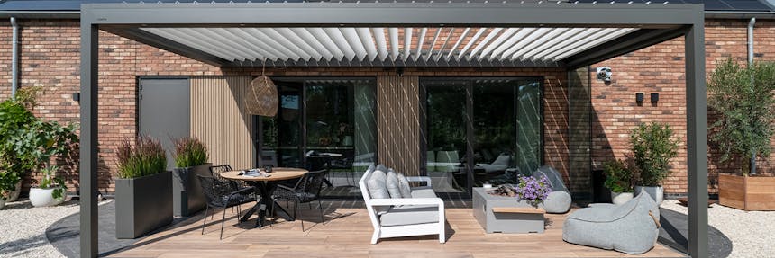 Geniet optimaal van je buitenruimte met een overkapping aan huis