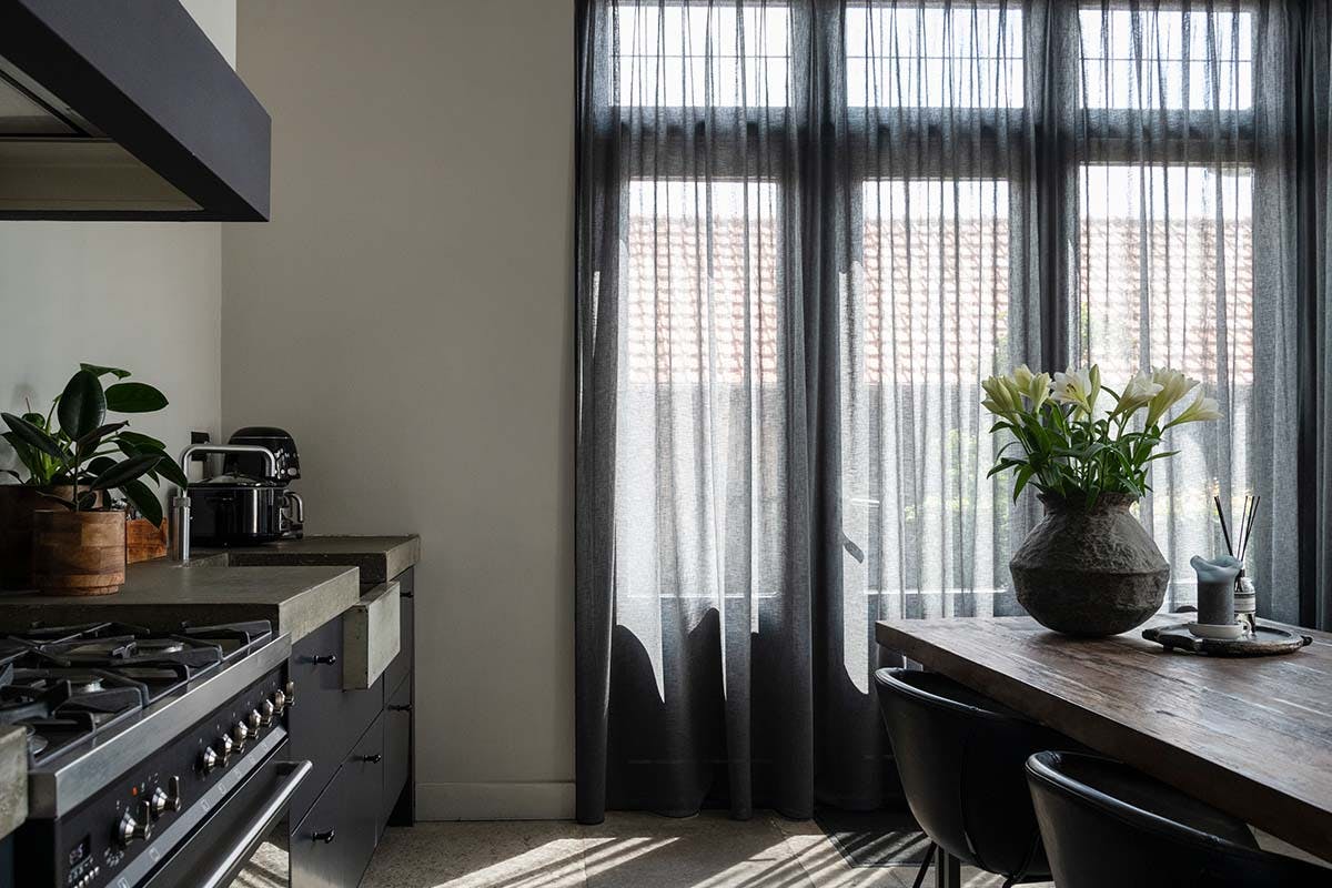 Gordijn humble INHUIS project - Gesloten lichtinval keuken