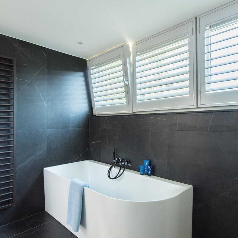 INHUIS - Shutters in de badkamer blog