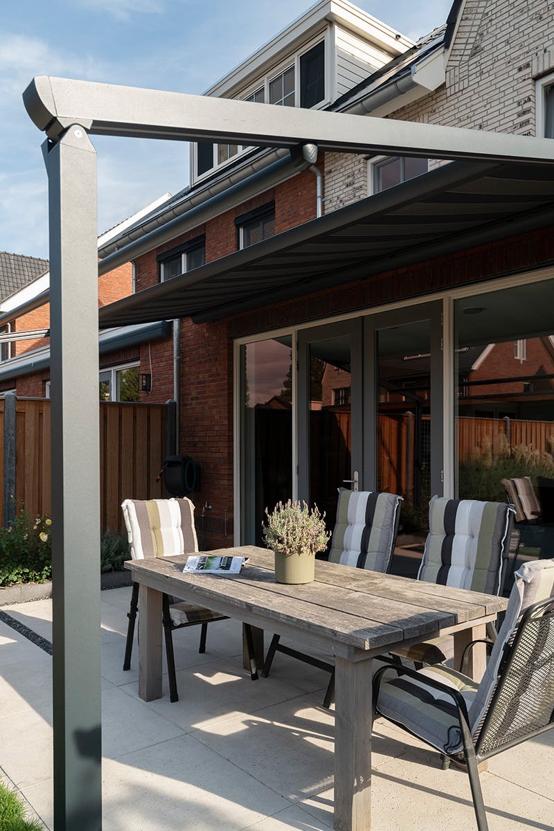 Pergola zonwering B128 halfopen