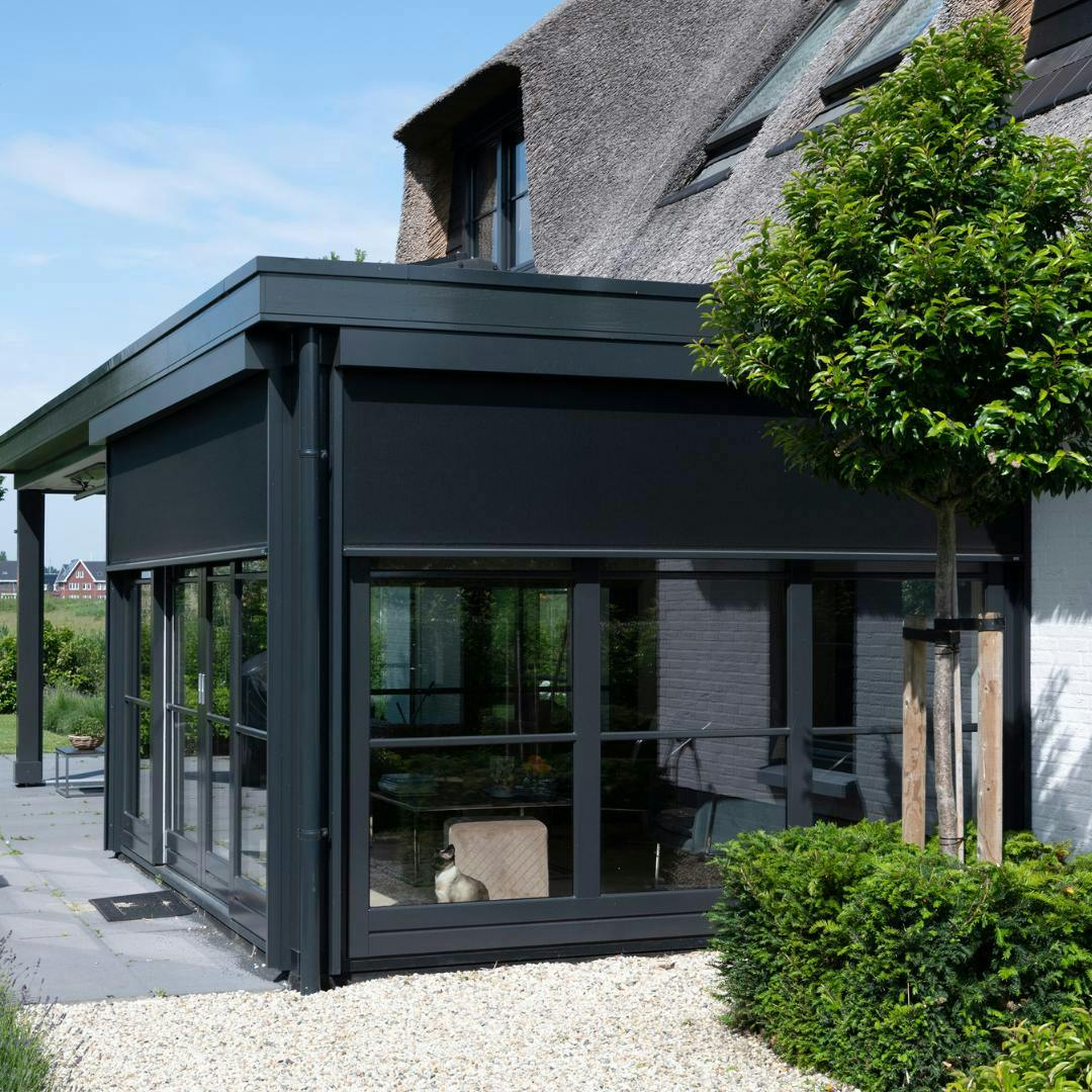 Wat kosten screens met montage? Prijzen en tips inhuis plaza