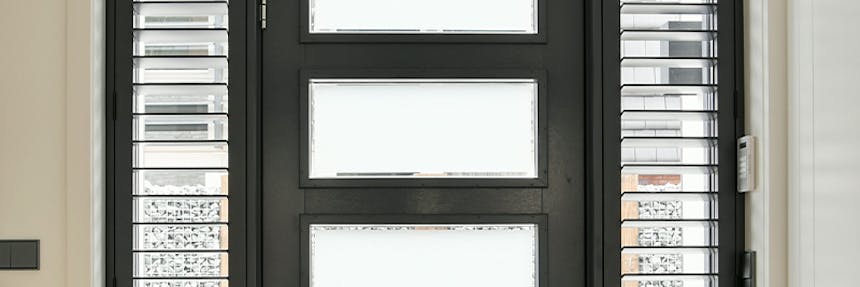 Shutters zwart voordeur Blend