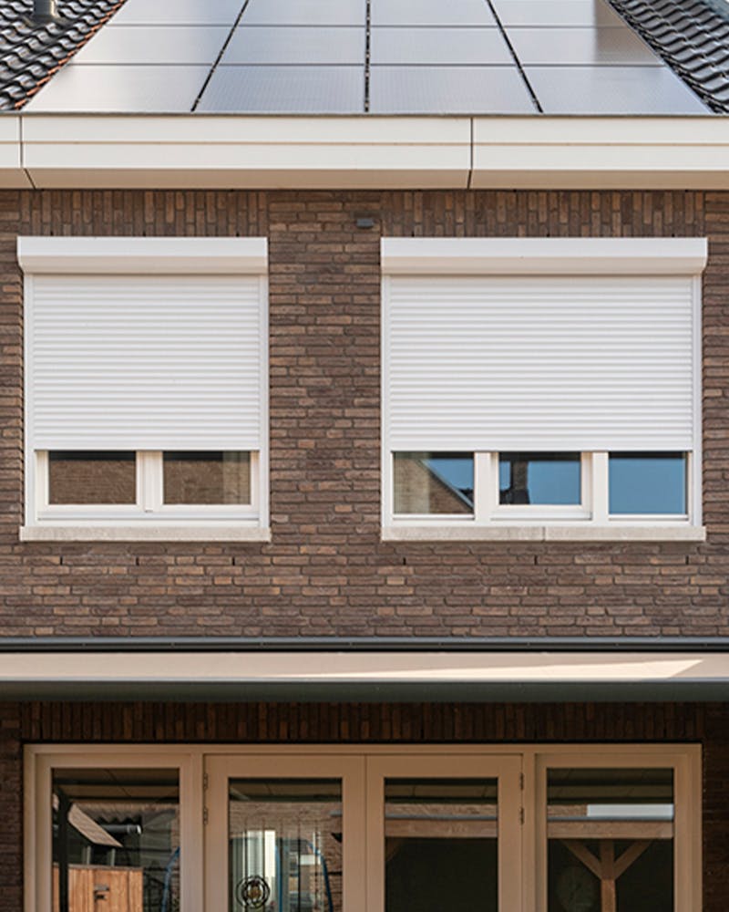 Witte isolerende rolluiken