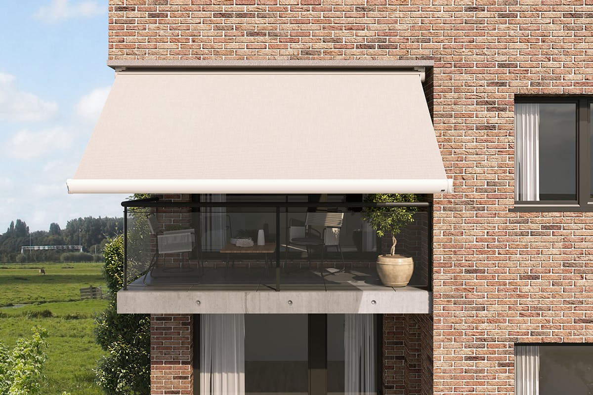 INHUIS - Zonnescherm op een balkon