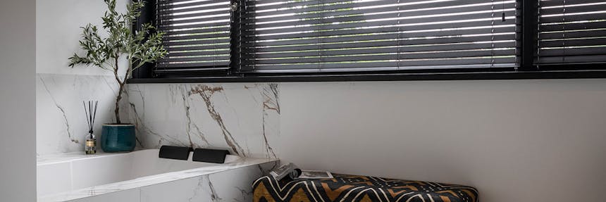 Badkamer houten jaloezieën
