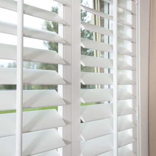 Shutters wit BLEND tiltstok bediening