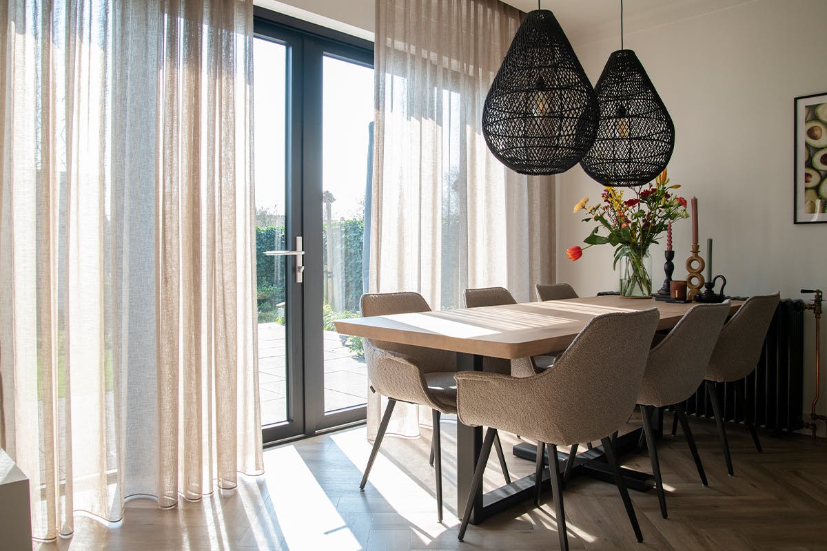Fam. Langenberg gordijnen eethoek liggend