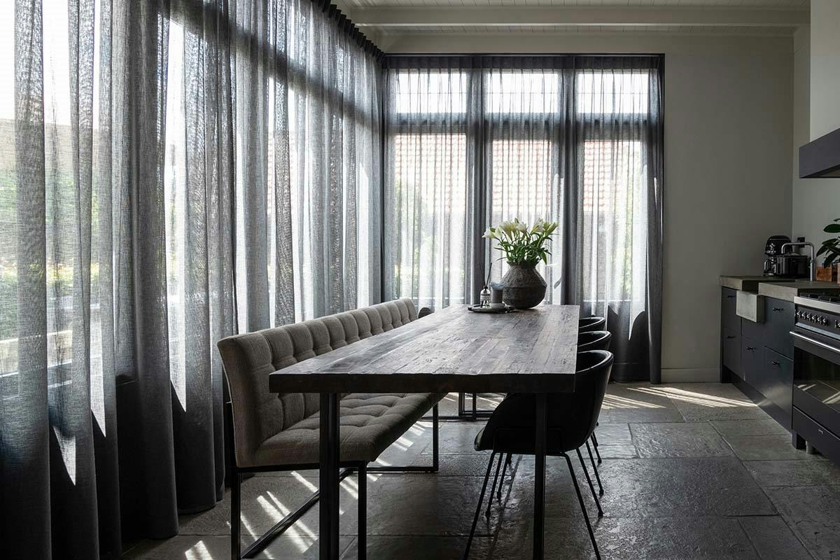 Vitrage en inbetween op maat. Bestel gratis kleurstalen