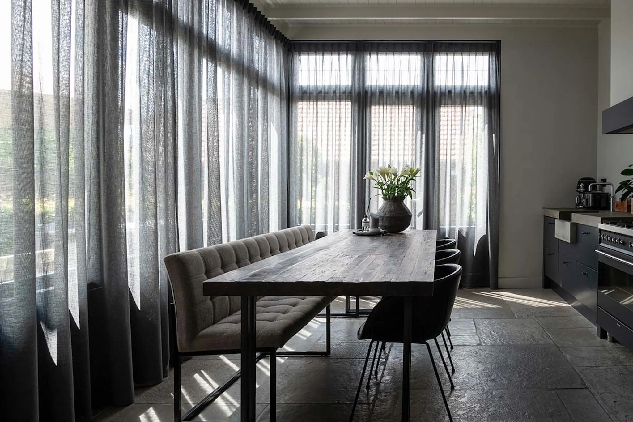 Vitrage Inbetween Vitrage en inbetween op maat. Bestel gratis kleurstalen