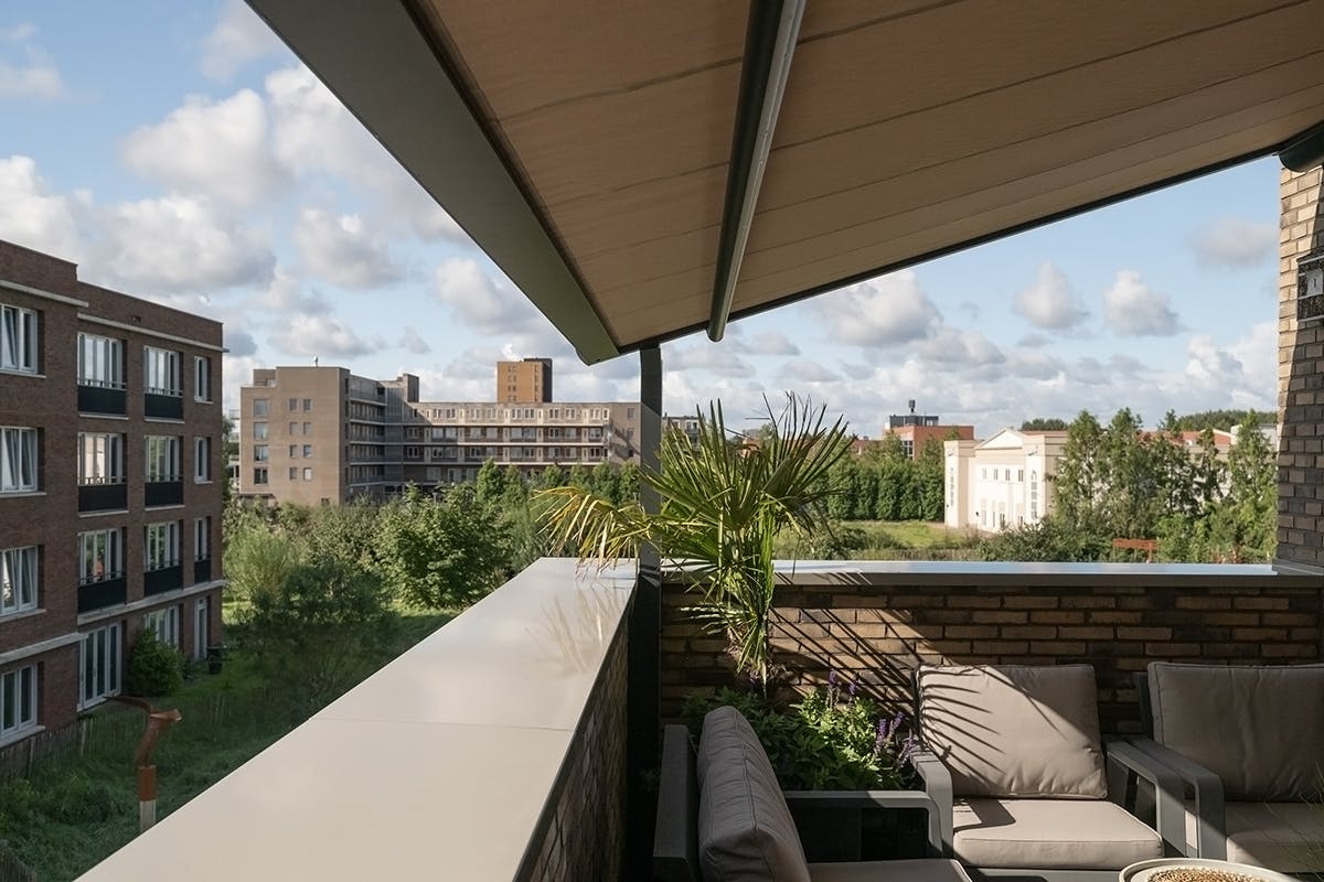 Pergola zonwering inhuis plaza