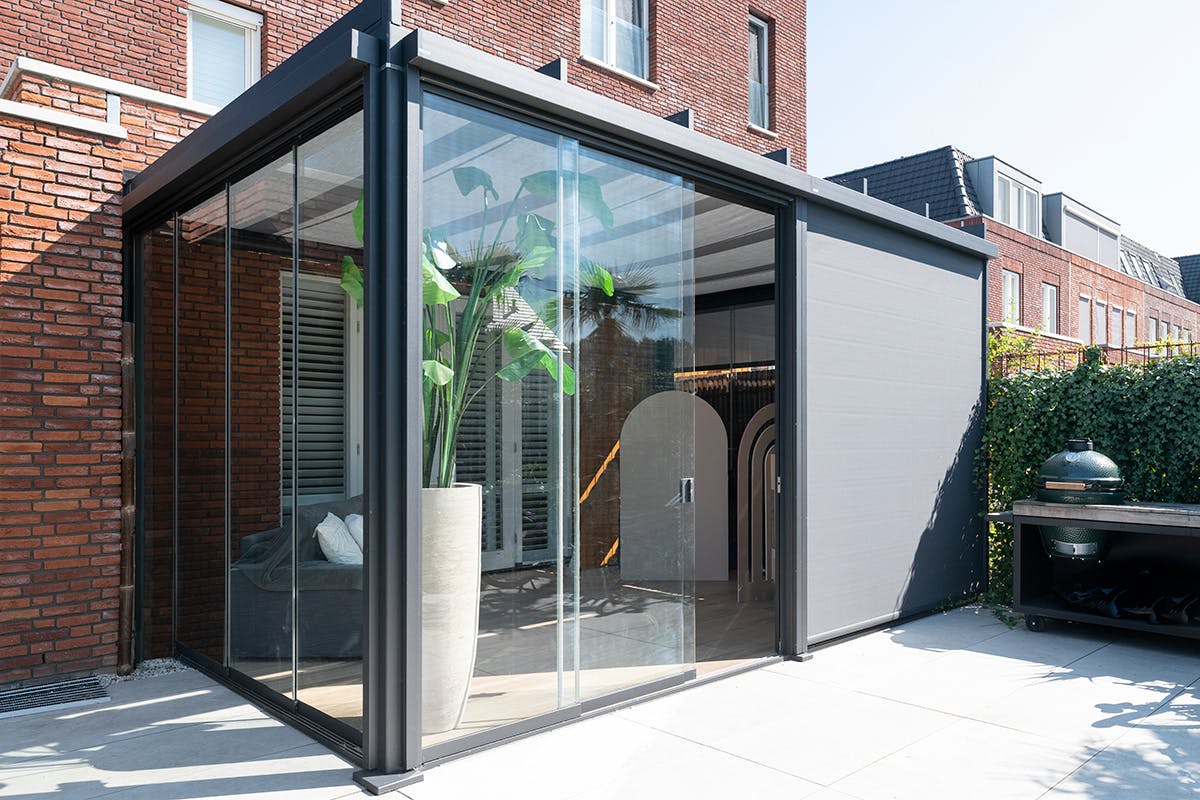 Zonwering glazen overkapping