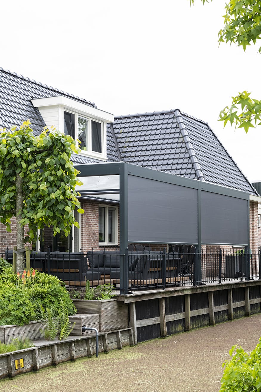 Geïntegreerde screens terrasoverkapping