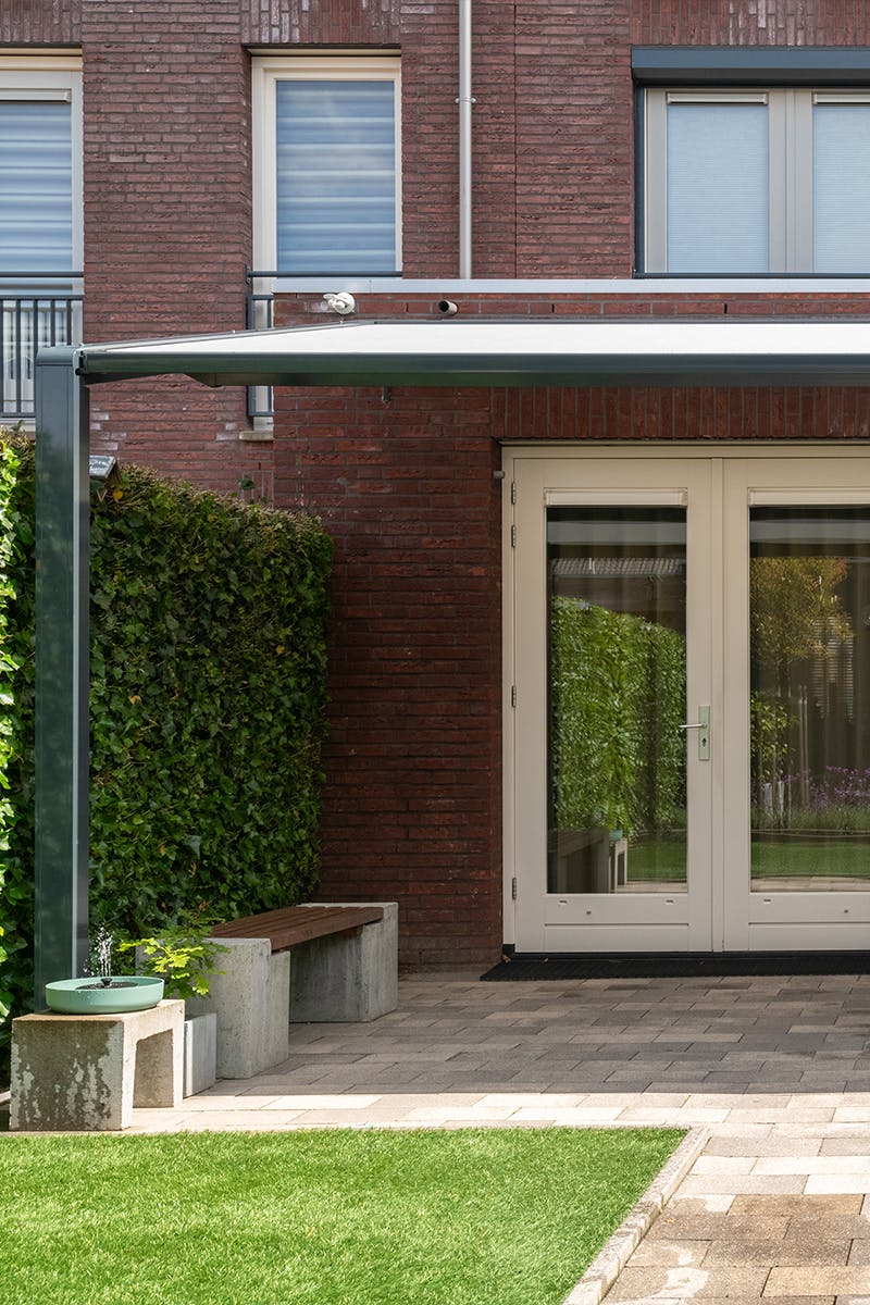 Pergola zonwering openslaande deuren - inhuis