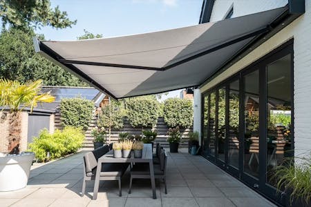 Zonwering buitenkant raam