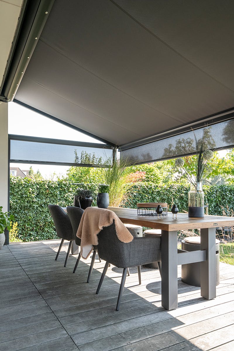 Pergola zonwering inhuis plaza