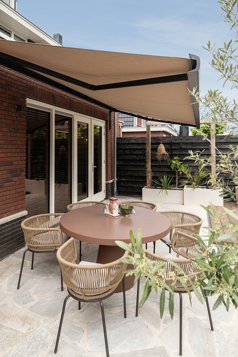 Zonnescherm beige doek - inhuis plaza