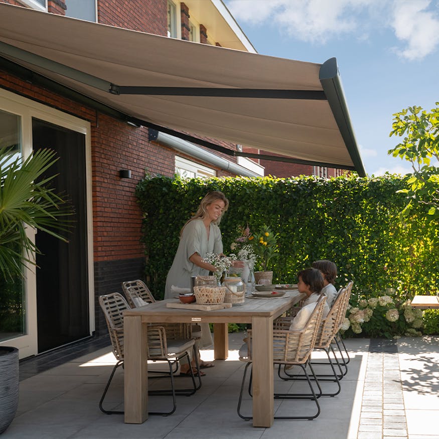 Zonnescherm tegen de warmte - inhuis plaza