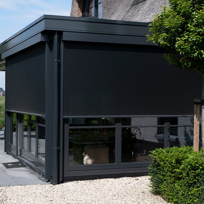 Zonwering Zwart: Een Tijdloze Keuze voor Uw Woning