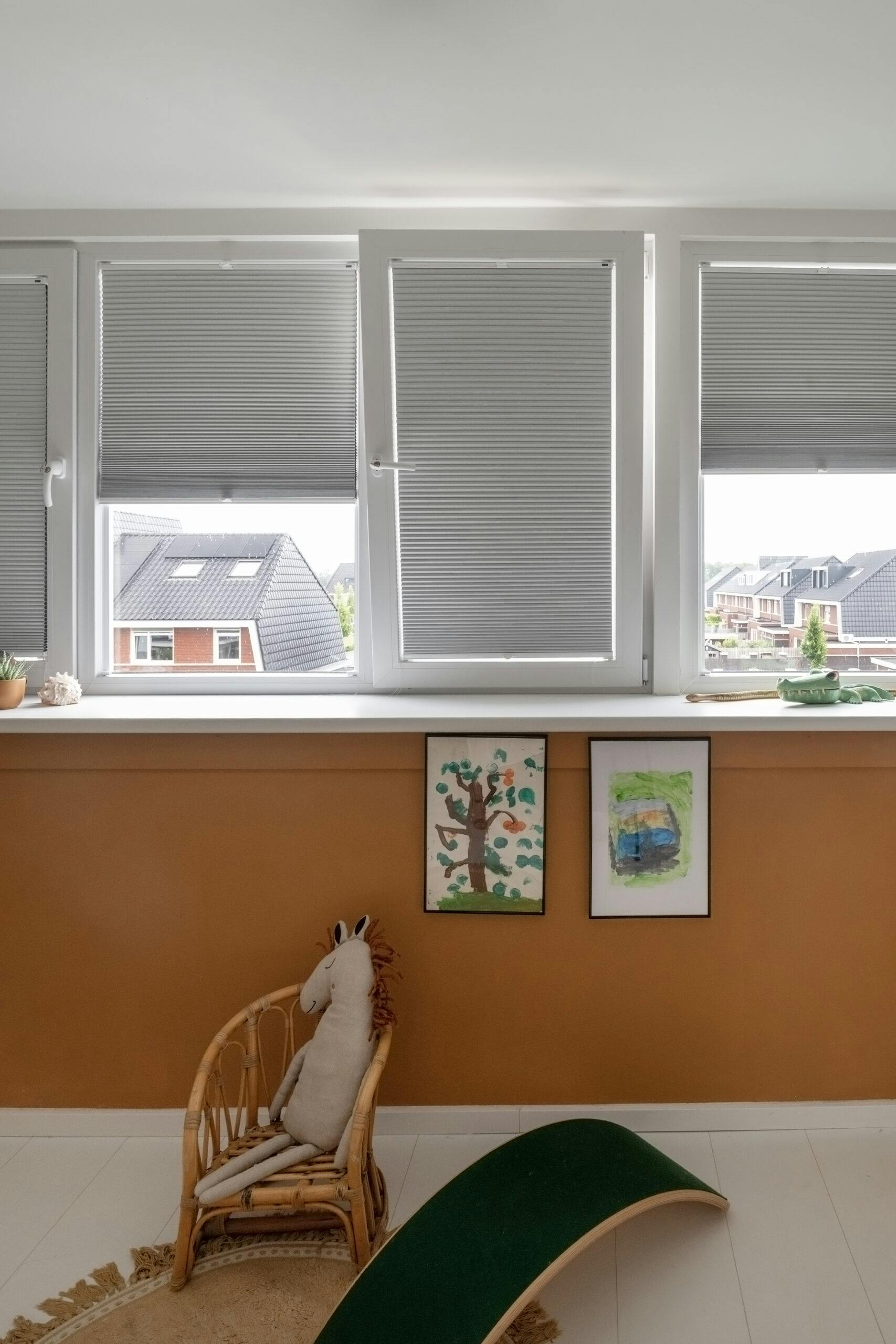 raamdecoratie kinderkamer plissé