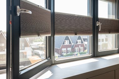 Plisségordijnen met plakstrip - inhuis plaza