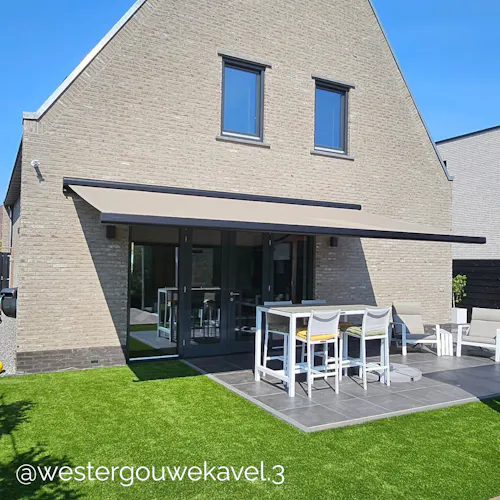 Interieur van @westergouwekavel3 met raambekleding van inhuis plaza