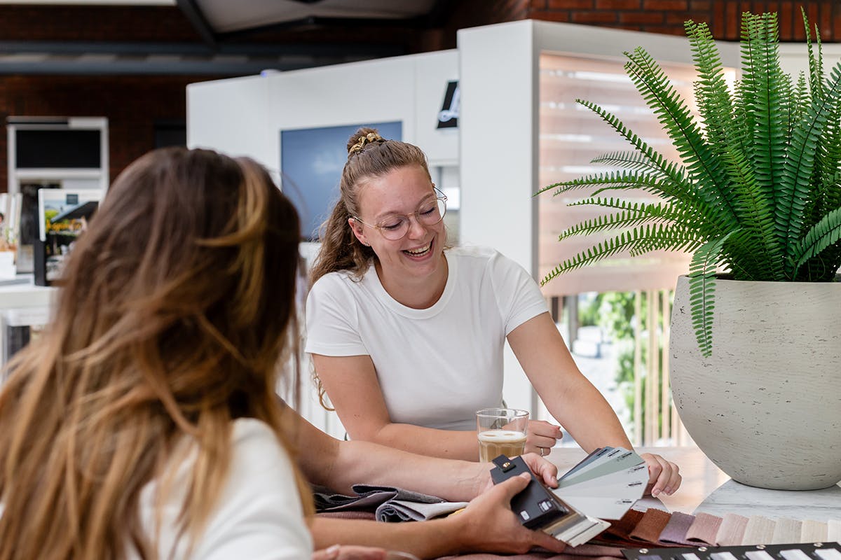Houten jaloezieen bruin uitzoeken - inhuis plaza