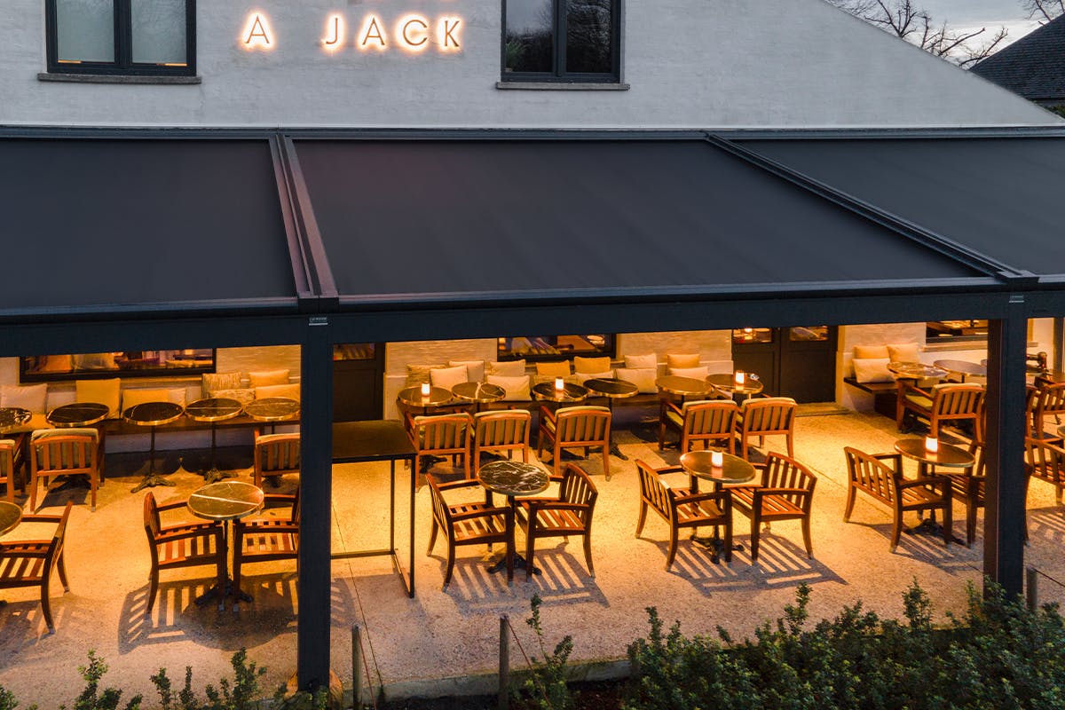 Horeca zonwering - pergola zonwering (3)