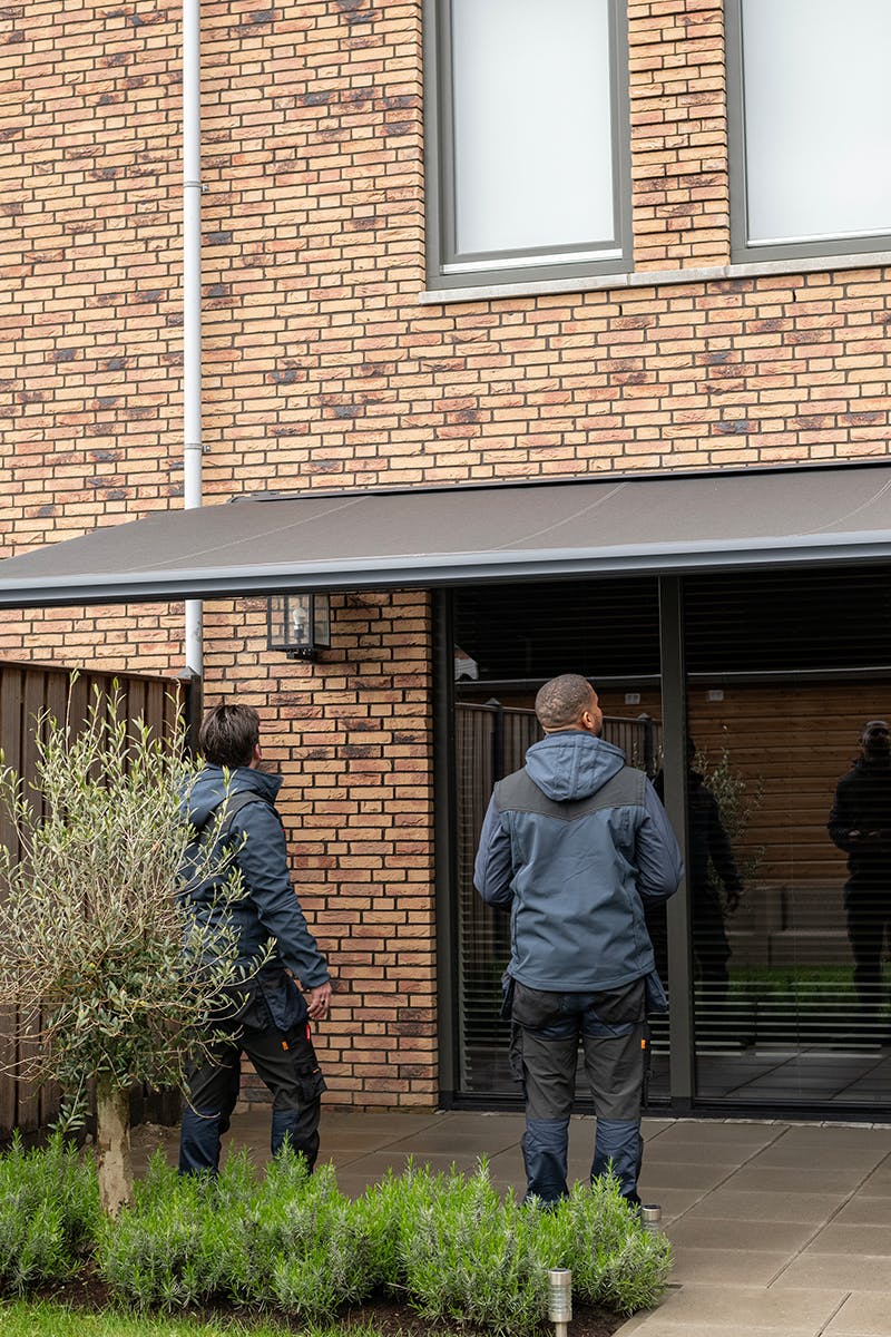 Montageservice elektrisch zonnescherm afstellen