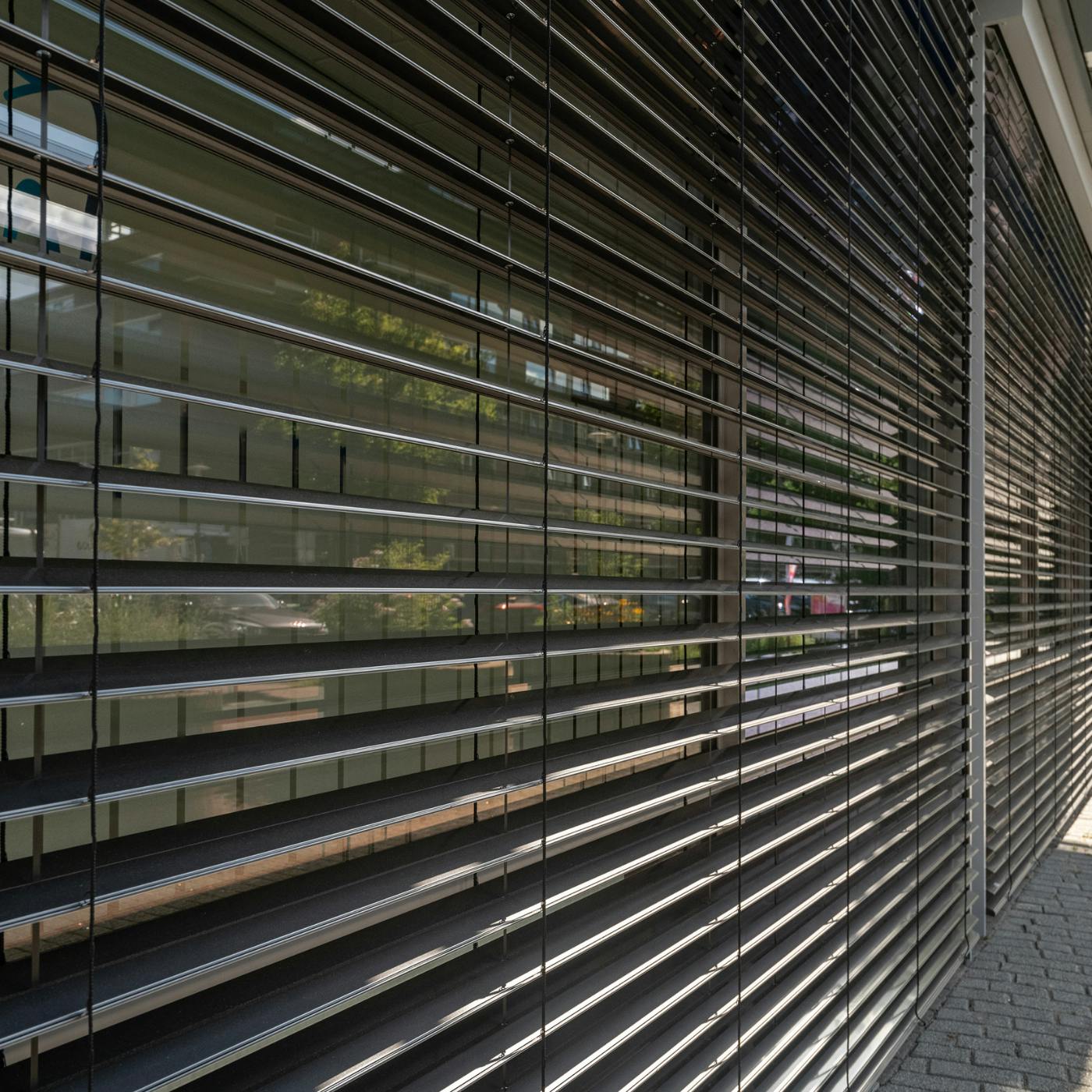 Serre zonwering - buitenjaloezieën