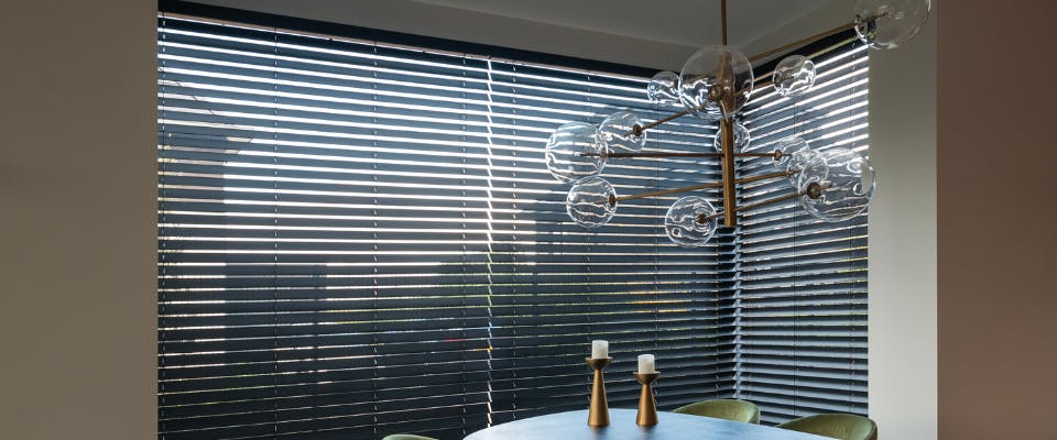 Brede jaloezieen bij inhuis plaza