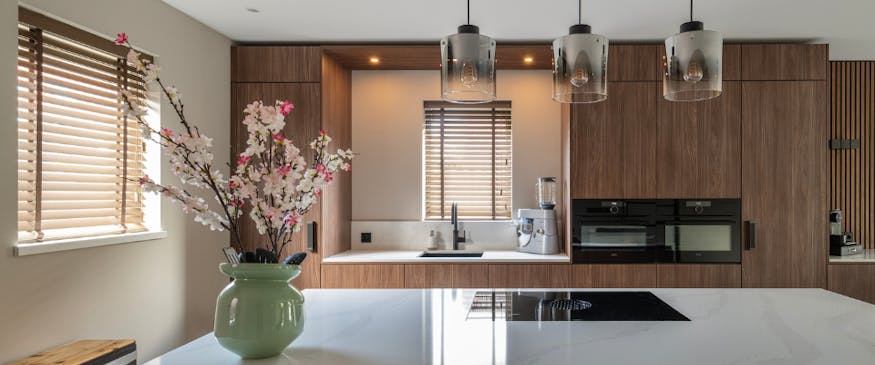 Houten jaloezieen bruin bij inhuis plaza