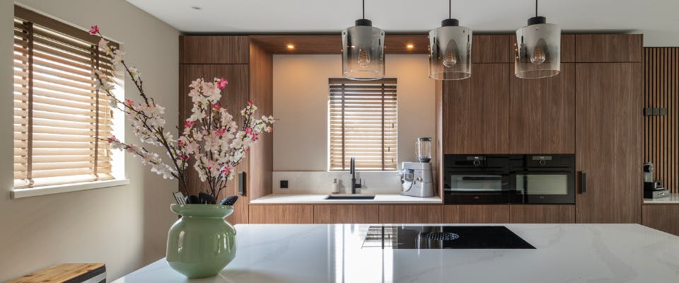 Houten jaloezieen bruin bij inhuis plaza